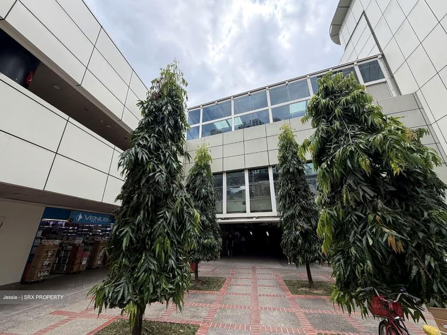 Hdb Hub (D12), Shop House #579071181